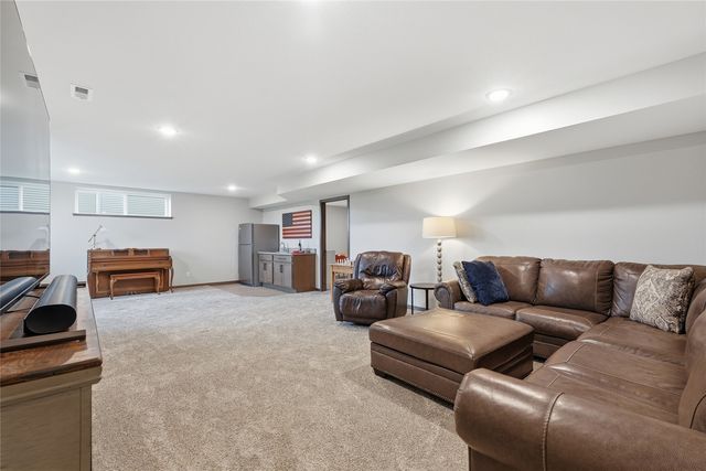 3008 Prairielight Court, Hiawatha, IA 52233