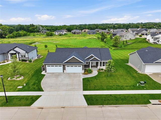 3008 Prairielight Court, Hiawatha, IA 52233