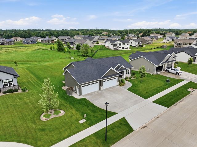 3008 Prairielight Court, Hiawatha, IA 52233
