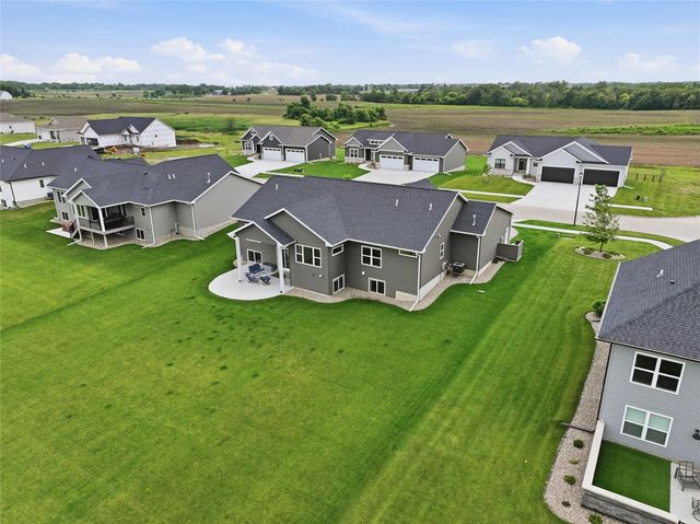 3008 Prairielight Court, Hiawatha, IA 52233