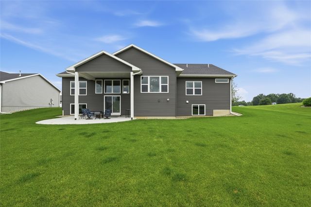 3008 Prairielight Court, Hiawatha, IA 52233