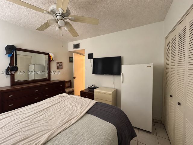 1103 W 39th Ter 20, Hialeah, FL 33012