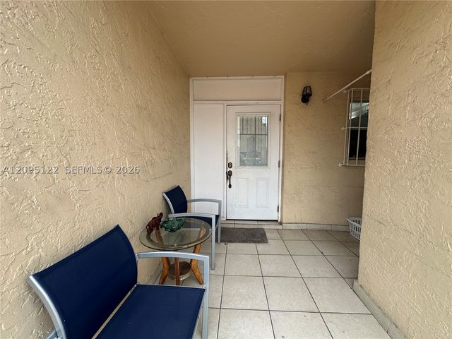 1103 W 39th Ter 20, Hialeah, FL 33012