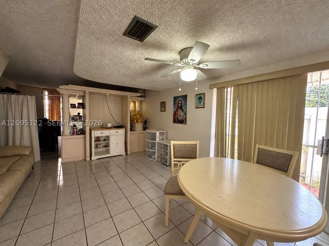 1103 W 39th Ter 20, Hialeah, FL 33012