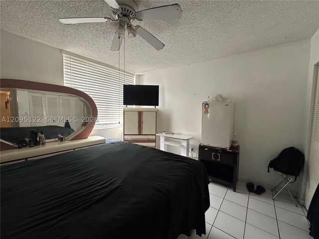 1103 W 39th Ter 20, Hialeah, FL 33012