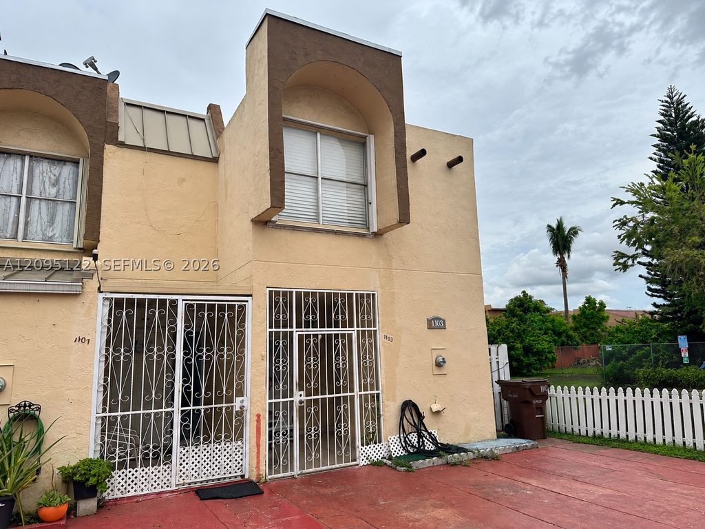 1103 W 39th Ter 20, Hialeah, FL 33012