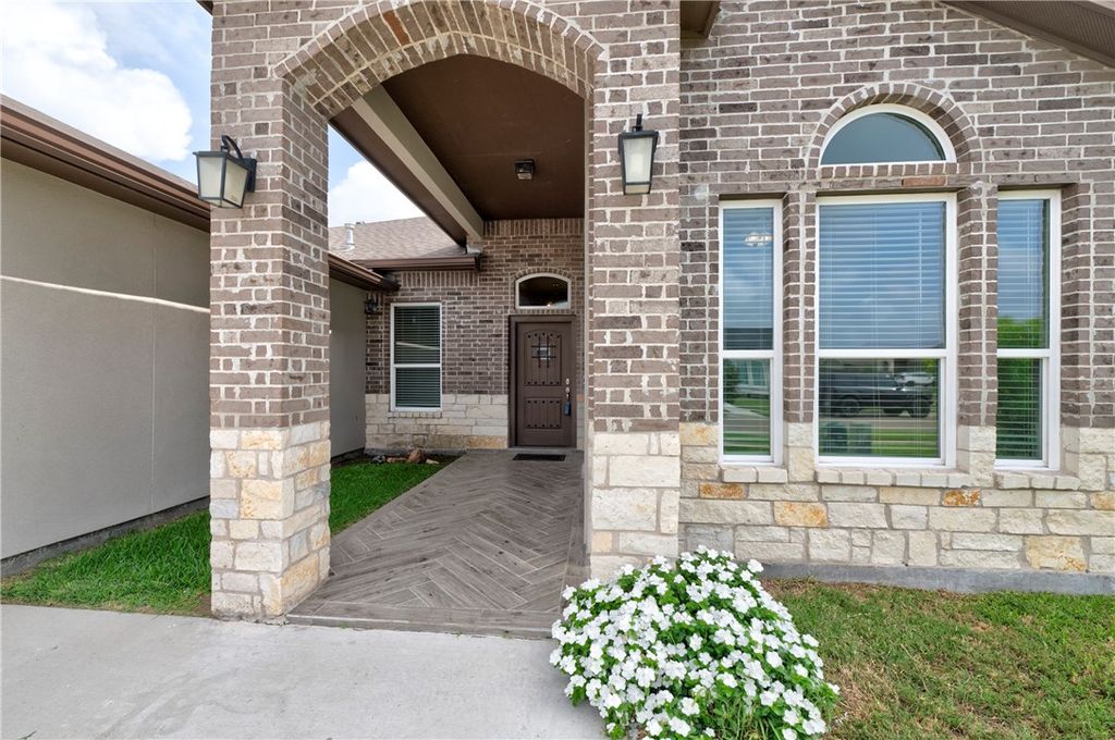 7730 Sophia Dr, Corpus Christi, TX 78414