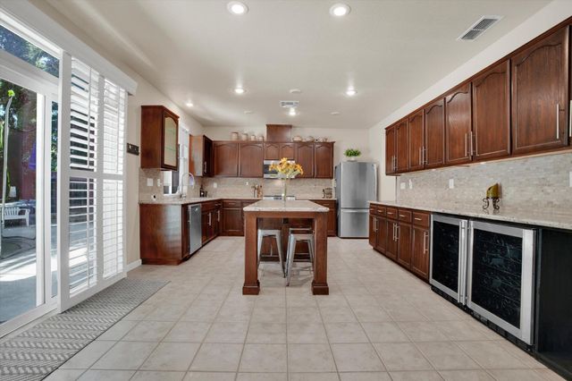6409 Pine Meadow Cir, Stockton, CA 95219