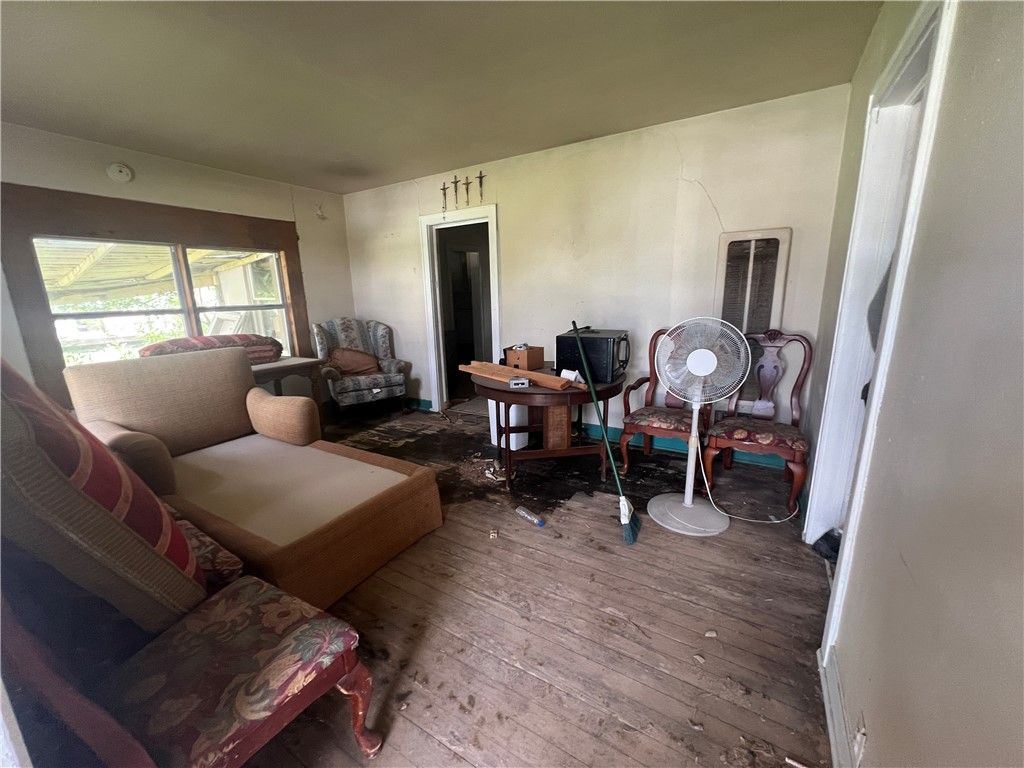 107 Gallia St, Woodsboro, TX 78393 — photo 3