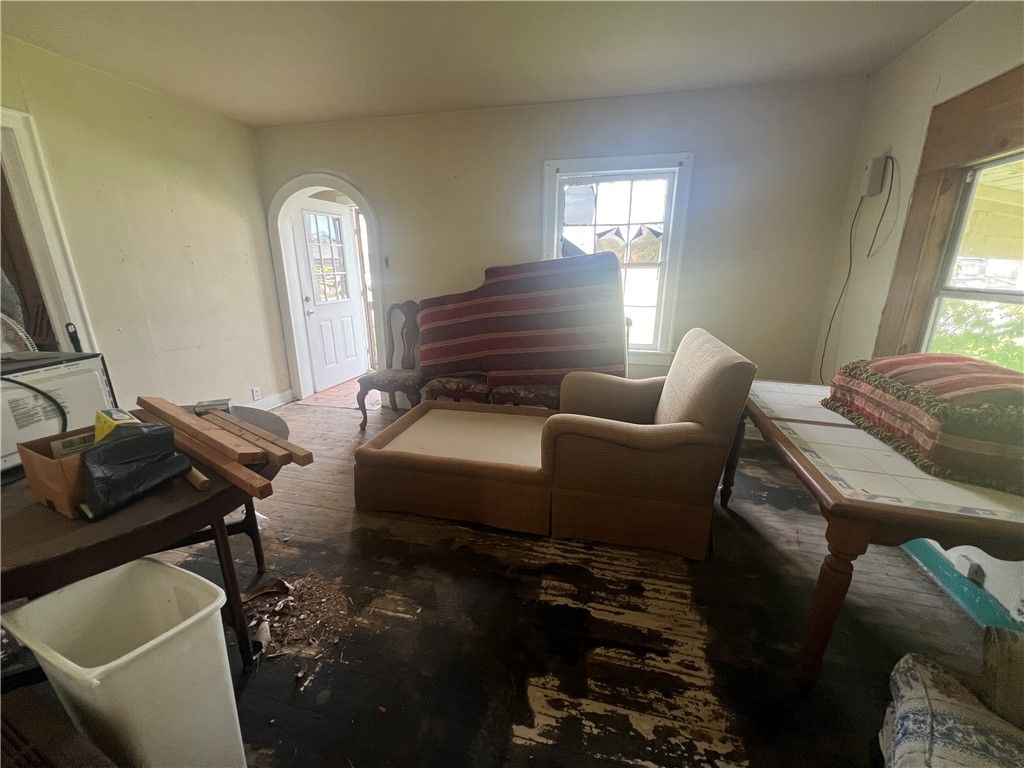 107 Gallia St, Woodsboro, TX 78393 — photo 4
