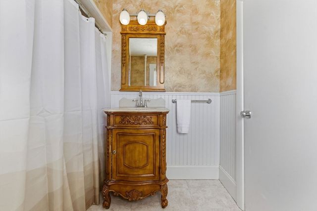 6 Highland St, Wakefield, MA 01880