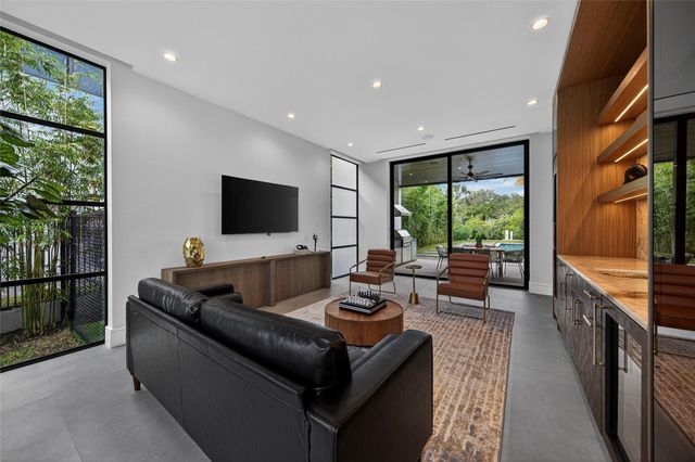 119 N Gordon Road, Fort Lauderdale, FL 33301