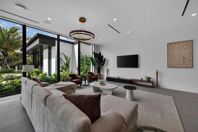 119 N Gordon Road, Fort Lauderdale, FL 33301