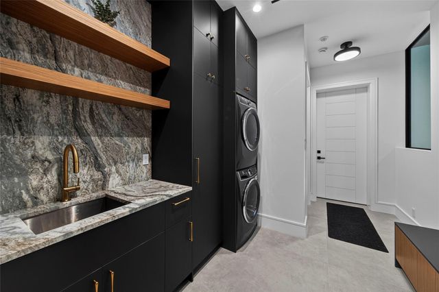 119 N Gordon Road, Fort Lauderdale, FL 33301