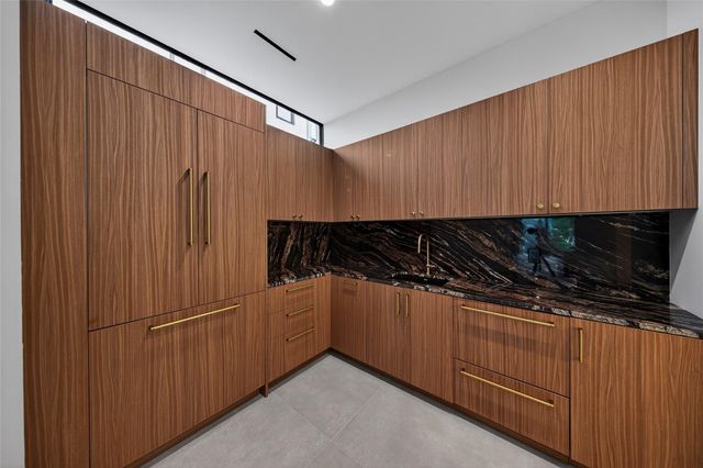 119 N Gordon Road, Fort Lauderdale, FL 33301