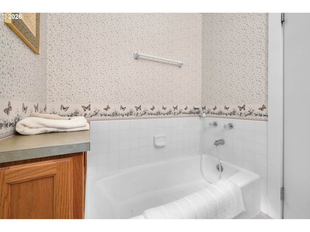 23292 BIRD HAVEN Ln, Noti, OR 97461
