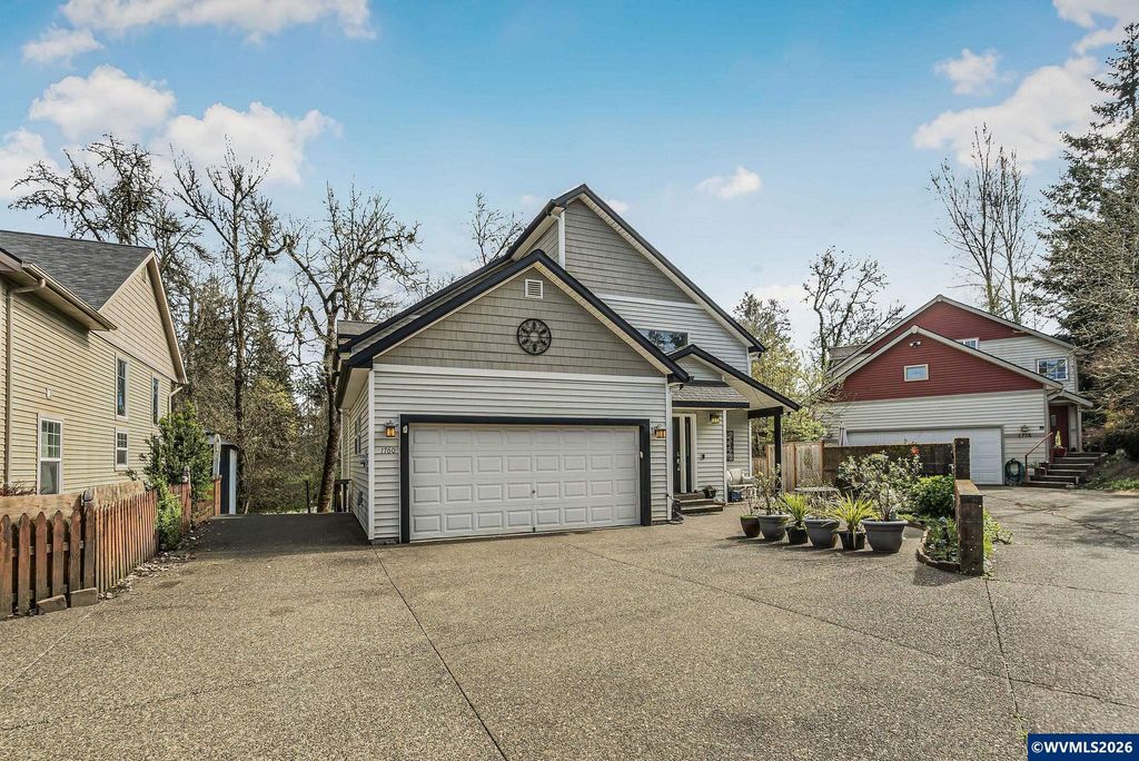Image 1 of property listing at 1760 SW Goucher Ct, Mcminnville, OR 97128