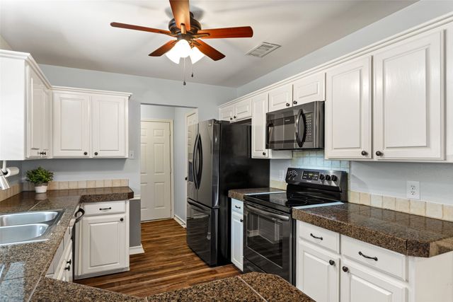 6912 Stewarts Oaks Court, Granbury, TX 76049