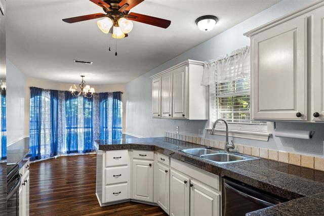 6912 Stewarts Oaks Court, Granbury, TX 76049