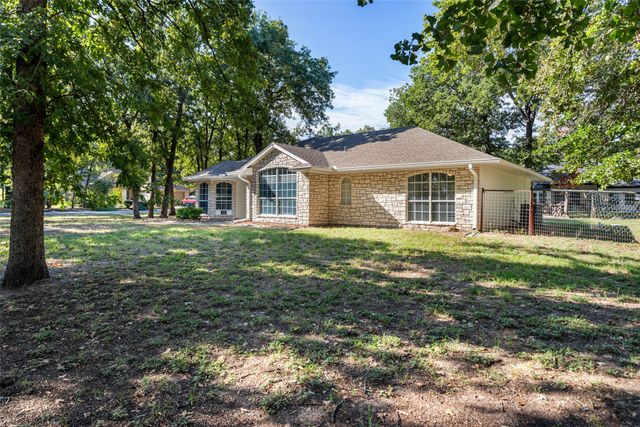 6912 Stewarts Oaks Court, Granbury, TX 76049