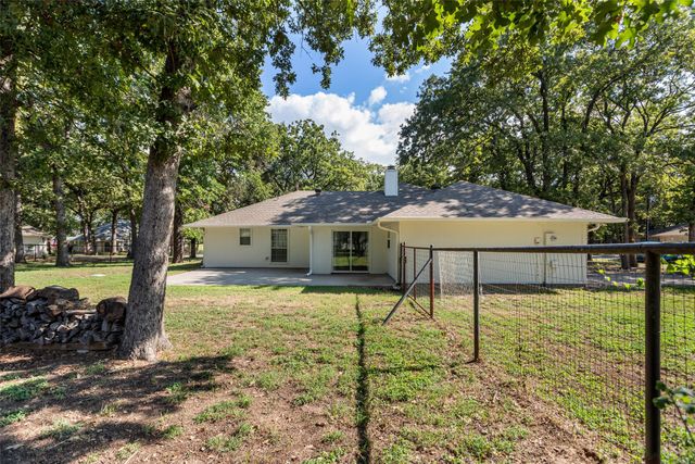 6912 Stewarts Oaks Court, Granbury, TX 76049