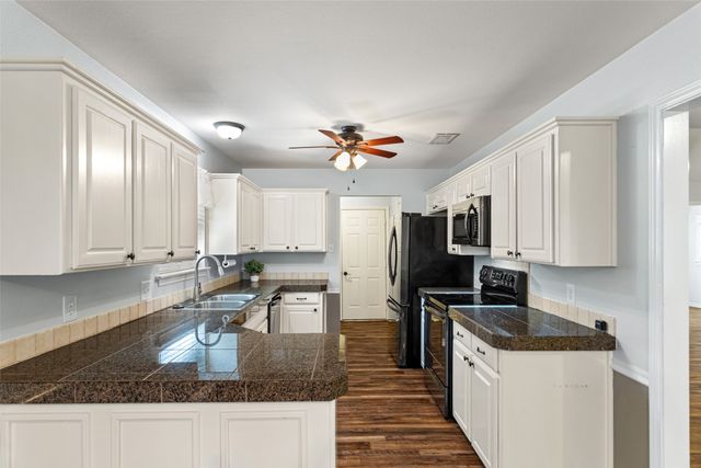 6912 Stewarts Oaks Court, Granbury, TX 76049