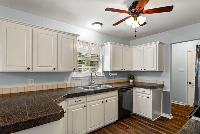 6912 Stewarts Oaks Court, Granbury, TX 76049