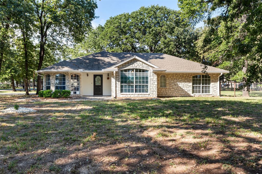 6912 Stewarts Oaks Court, Granbury, TX 76049