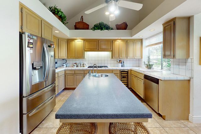 1563 Del Lago, Yuba City, CA 95991