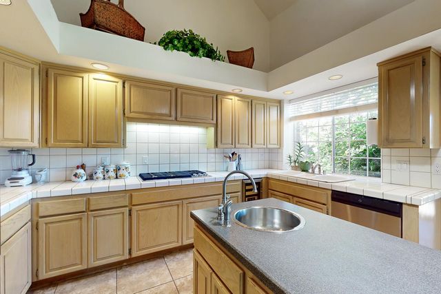 1563 Del Lago, Yuba City, CA 95991