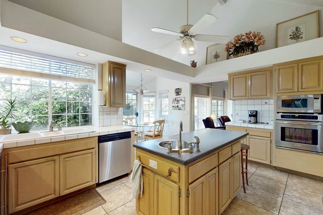 1563 Del Lago, Yuba City, CA 95991