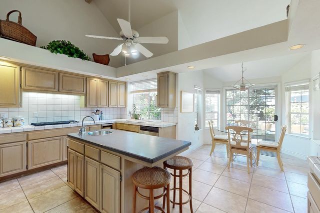 1563 Del Lago, Yuba City, CA 95991