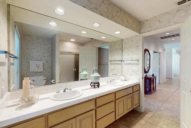 1563 Del Lago, Yuba City, CA 95991