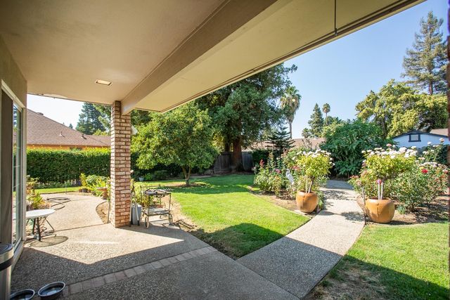 1563 Del Lago, Yuba City, CA 95991