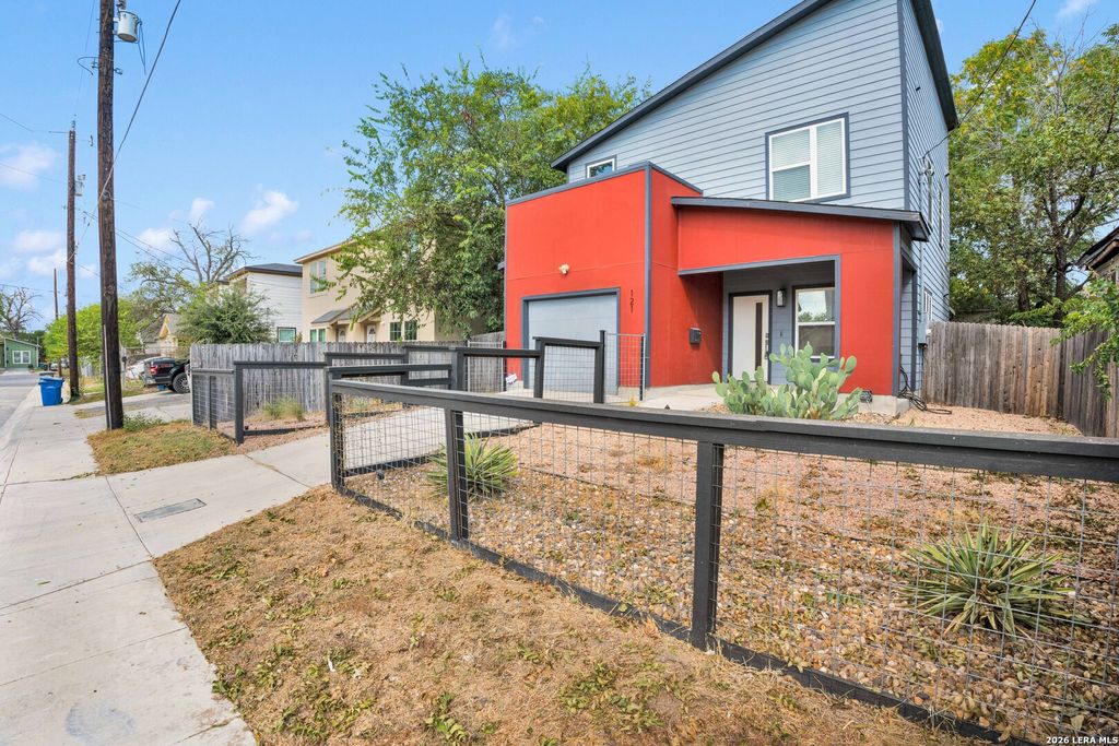 121 Alabama, San Antonio, TX 78203