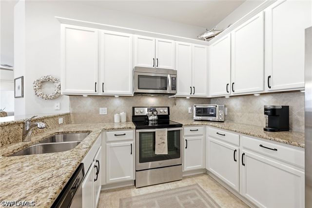 8658 Genova CT, Naples, FL 34114