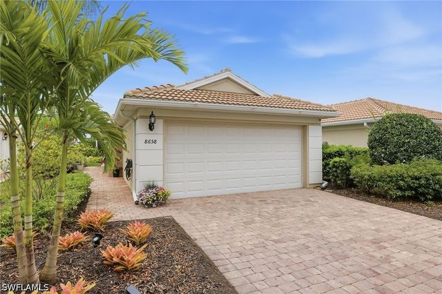 8658 Genova CT, Naples, FL 34114