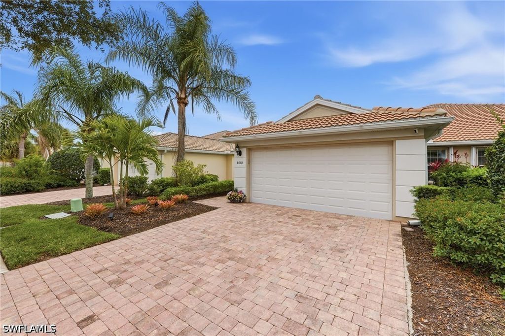 8658 Genova CT, Naples, FL 34114