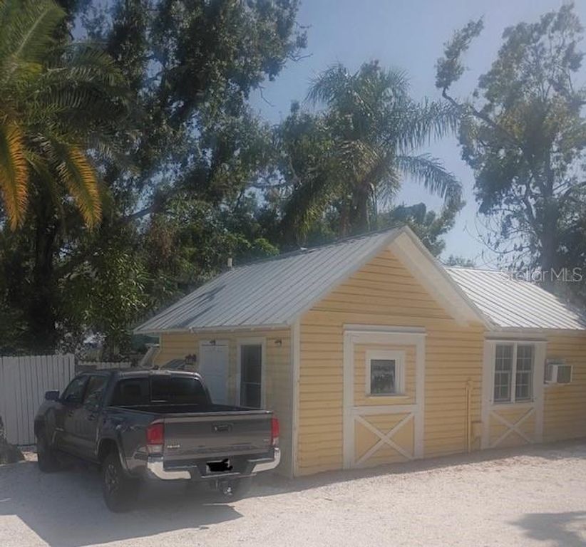 1622 9TH ST B, Sarasota, FL 34236