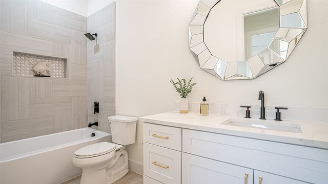 5634 Barkridge Drive, Granbury, TX 76048