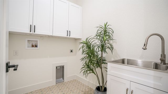 5634 Barkridge Drive, Granbury, TX 76048