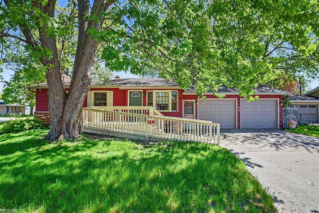 2436 20th Avenue, Port Huron, MI 48060