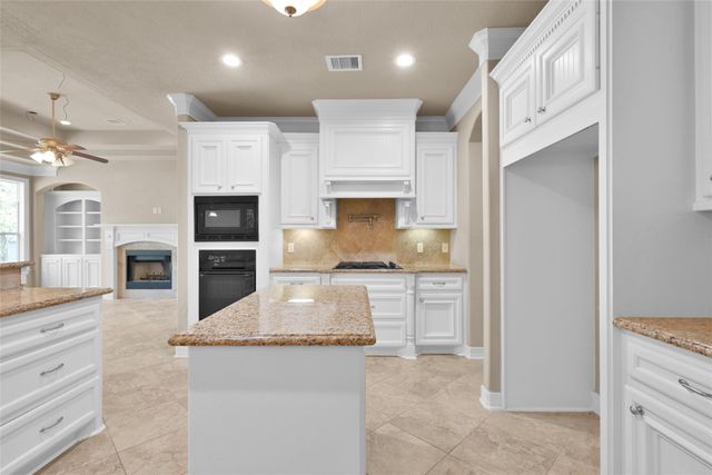 19841 S Plantation Estates Drive, Porter, TX 77365