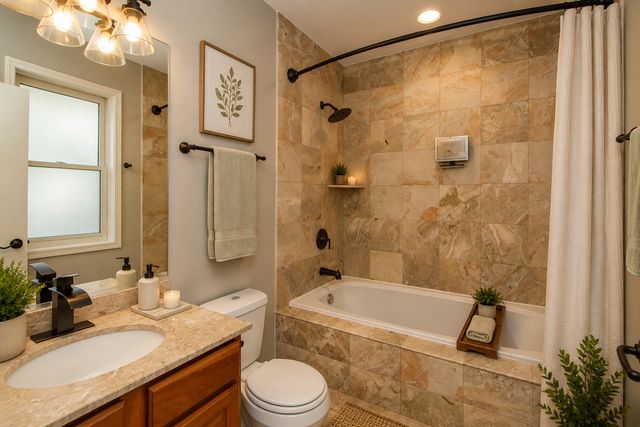 905 W Lawrence Avenue 1E, Chicago, IL 60640