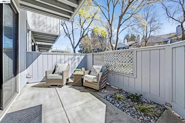 210 Sunspring Ct, Pleasant Hill, CA 94523