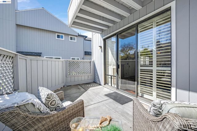 210 Sunspring Ct, Pleasant Hill, CA 94523