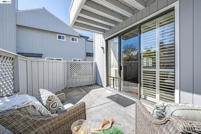 210 Sunspring Ct, Pleasant Hill, CA 94523