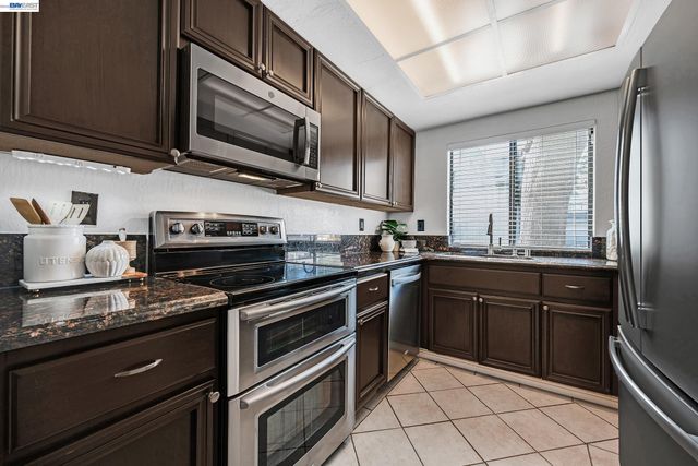 210 Sunspring Ct, Pleasant Hill, CA 94523