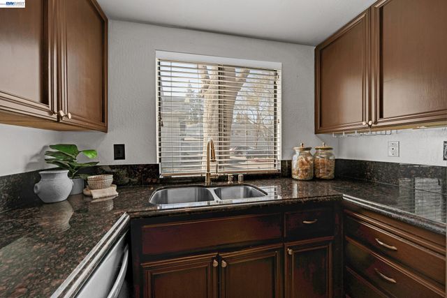 210 Sunspring Ct, Pleasant Hill, CA 94523