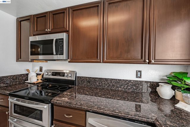 210 Sunspring Ct, Pleasant Hill, CA 94523